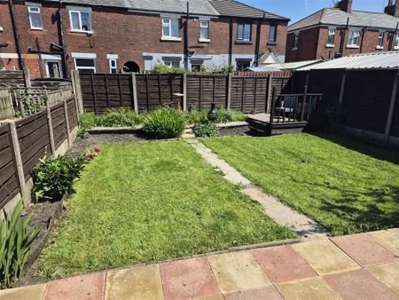 2 bedroom semi-detached house to rent - Photo 5