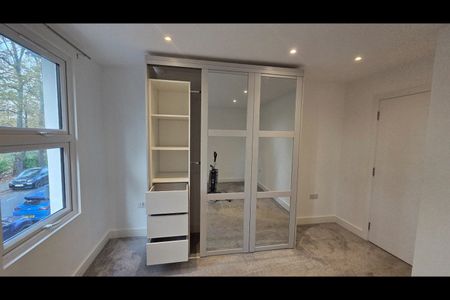 4 Bed End Terrace, Meadow View Road, CR7 - Photo 4