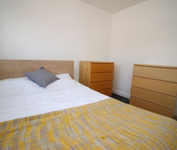 2 bedroom townhouse to rent - Photo 4