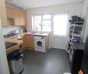 2 bedroom end of terrace house to rent - Photo 6