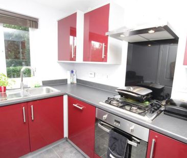 A lovely modern two bedroom house in a really convenient location c... - Photo 3