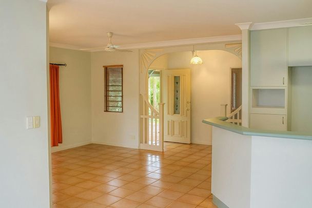 FAMILY HOME IN DESIRED SUBURB! - Photo 1