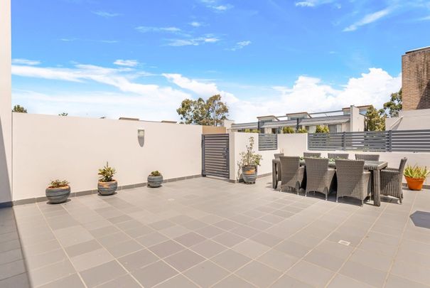 Bright & Spacious Two-Bedroom home in the Popular Sunora Complex - Photo 1