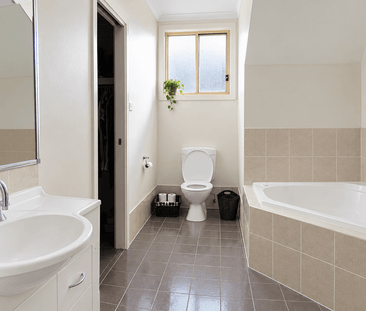 Modern 3 Bedroom Duplex - Photo 3