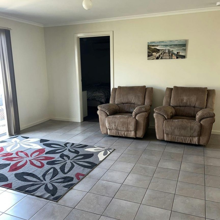 5 Barrie Robran Gate - Photo 1