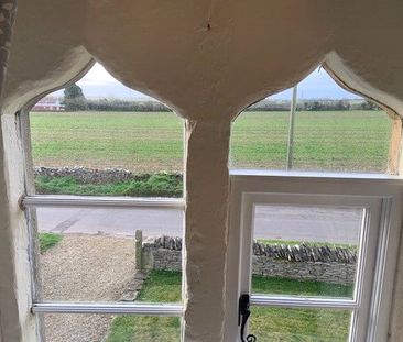 A wonderful and immaculate recently renovated one bedroom cottage j... - Photo 2