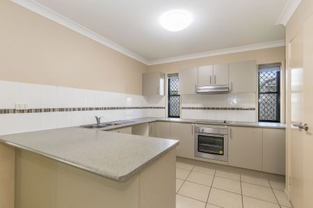 9 Ellsworth Drive, Mount Louisa - Photo 3