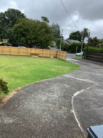 Spacious 7BR Family Home in Onehunga - Photo 2