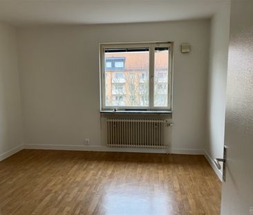 Snevringevägen 47 C - Photo 1