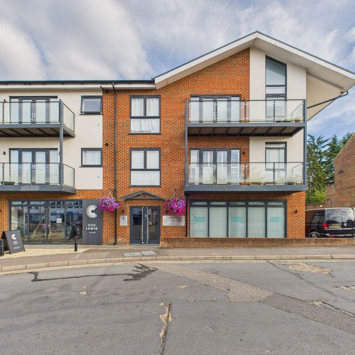 2 bed apartment to rent in Chenies Mews, Chalfont Station Road, Little Chalfont, Amersham, Buckinghamshire, HP7 9FG - Photo 1