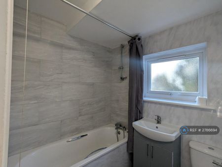 2 bedroom end of terrace house to rent - Photo 3