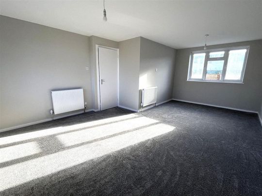 3 bedroom flat to rent - Photo 1