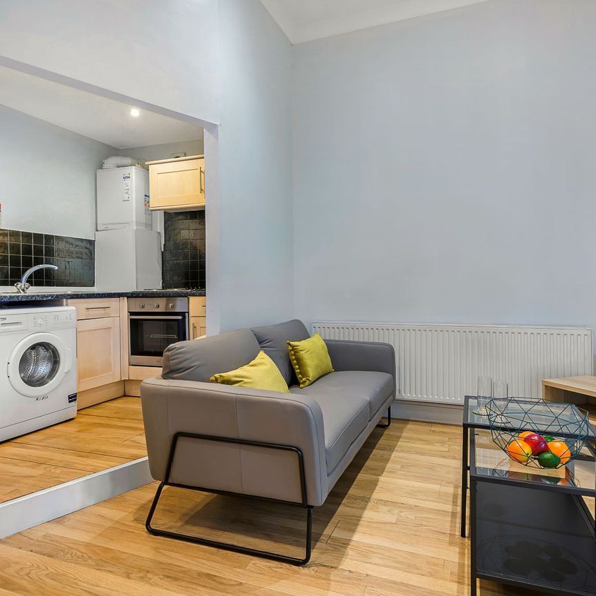 40 HYDE TERRACE Leeds - LS2 9LN - Photo 1