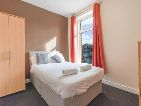 3 bedroom flat to rent - Photo 3