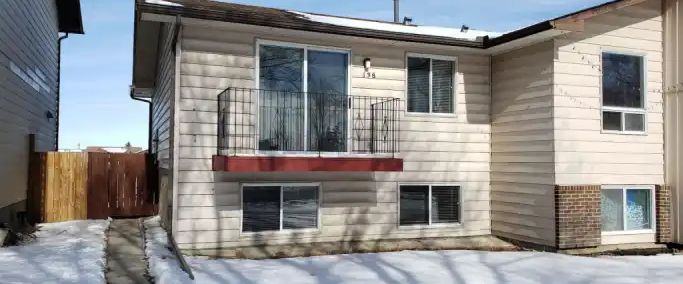 4 Bedrooms Bi-level in Beddington. Close to bus stops and shopping center. | 138 Bergen Rd NW, Calgary - Photo 1