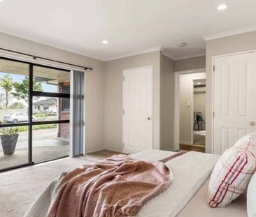 Charming En suite Bedroom in Goodwood Heights!!!! - Photo 2