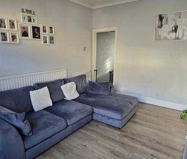 2 bedroom end of terrace to let - Photo 2