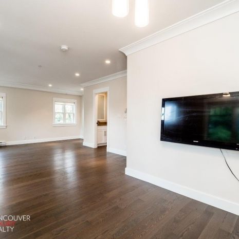 Townhouse in Vancouver East Side, BC - Photo 1