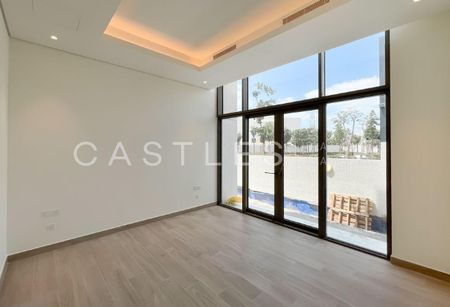 Elegant Luxury 4BR Villa | Spacious | Private Pool - Photo 3