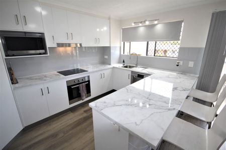 Beautifully Renovated Unit in the Heart of Mooloolaba! - Photo 4