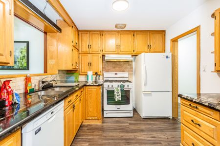 For Lease - 411 Maplehurst Avenue, Oakville, Ontario - Photo 5