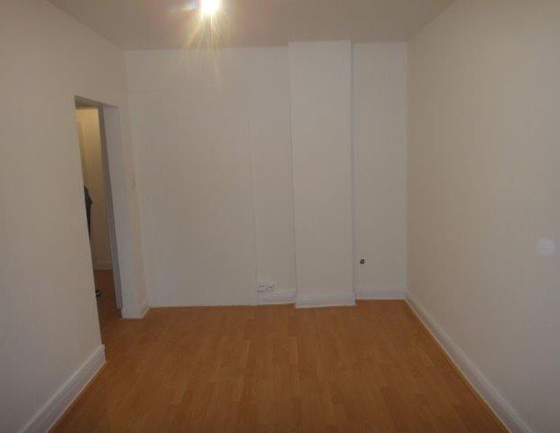 Charmante, gemütliche 2,5-Zimmer-Altbau-DG-Wohnung in Rheinnähe für junge Leute - Photo 1