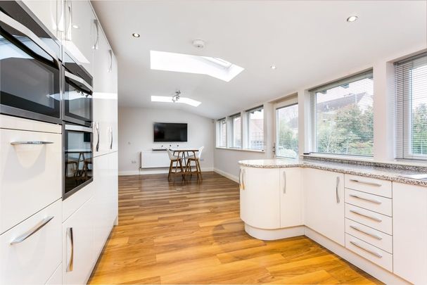 5 bedroom detached house to rent - Photo 1