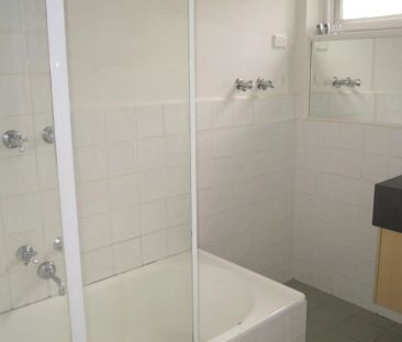 Convenient First Floor Two Bedroom Apartment - Photo 6