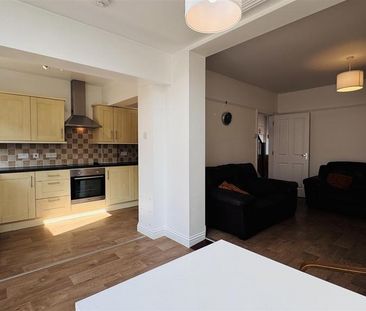 4 bedroom terraced house to rent - Photo 5