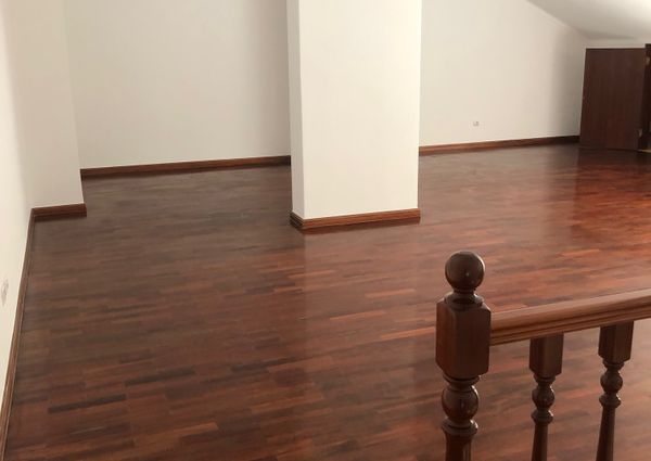 Apartamento T3 duplex para arrendamento na Cavaleira, Mem Martins.