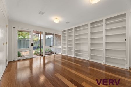 ELEGANT ‘ELMS’ 4-BEDROOM TOWNHOUSE - Photo 2