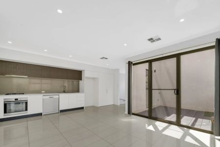 Perfectly Positioned in St Clair – Spacious, Modern & Convenient - Photo 3