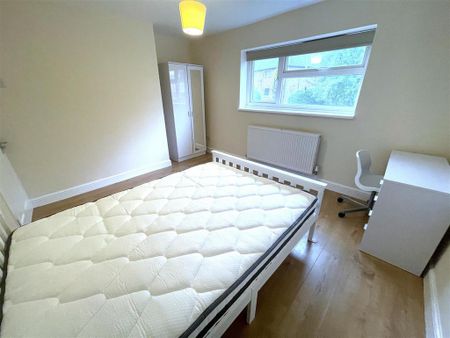 1 bedroom in a house share to rent - Photo 4