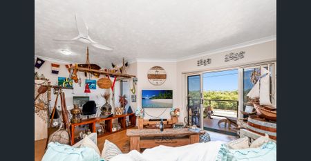 BREEZES, OCEAN AND AN UNCOMPROMISED LIFESTYLE - Photo 4