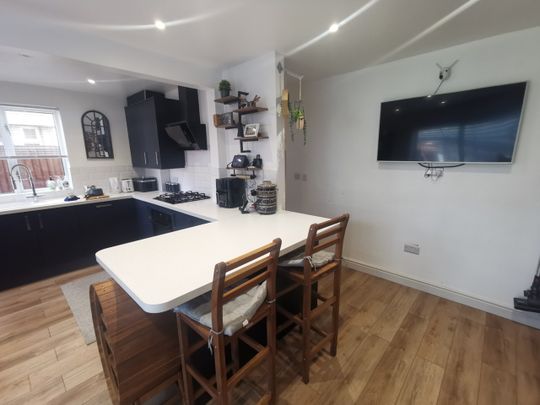 3 Bed Semi-Detached House, Merryoak Road, SO19 - Photo 1