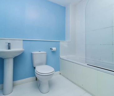 2 bedroom flat to rent - Photo 6