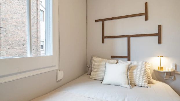 Room in a shared 5-bedroom apartment for rent in El Fort Pienc for professionals - Photo 1