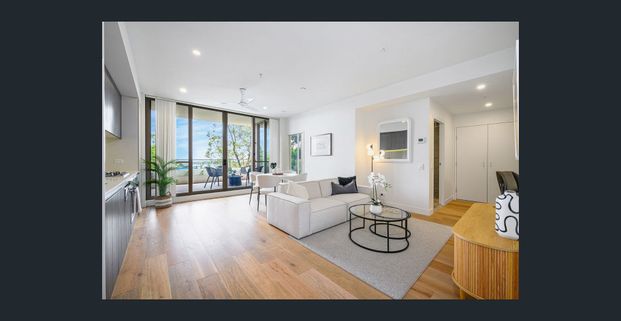 Bright and spacious one-bedder with study - Photo 1