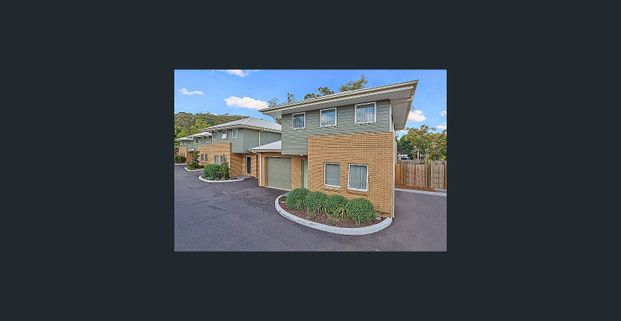 Modern Townhouse & Convenient Location - Photo 1