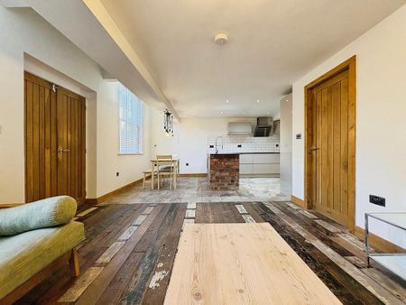 2 bedroom character property to rent - Photo 2