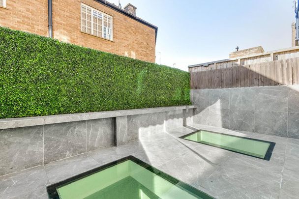 5 bedroom terraced house to rent - Photo 1
