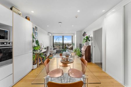 Chic 2BR 2 bath Apt with Views! - Photo 4