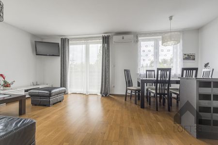 Klimatyzowane, trzypokojowe mieszkanie z parkingiem i ogrodem w Jaworznie do wynajęcia | Spacer 3D - Photo 3