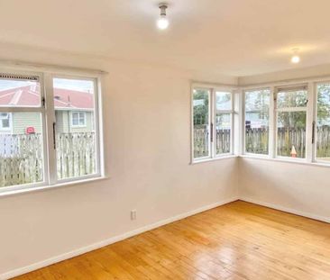 Prime Location 2-3 Bedroom - Photo 3