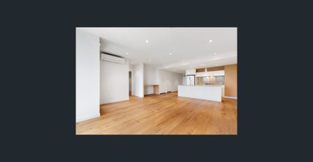 Oversized two bedroom apartment in prime location! - Photo 2