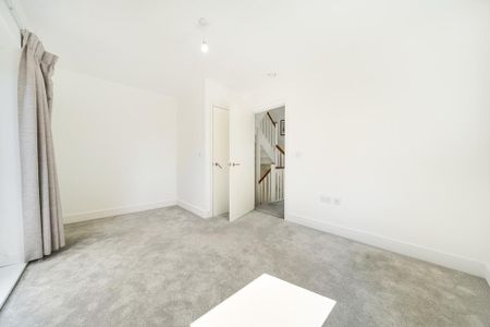 4 bedroom terraced house to rent - Photo 3