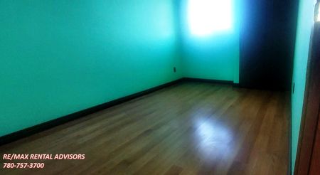 GREAT 3 BED, 1.5 BATH TWO-STOREY HALF DUPLEX IN THE COMMUNITY OF CARLISLE - Photo 2