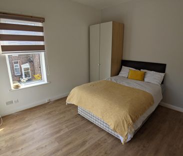 3 bedroom flat to rent - Photo 3