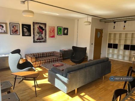 3 bedroom flat to rent - Photo 2