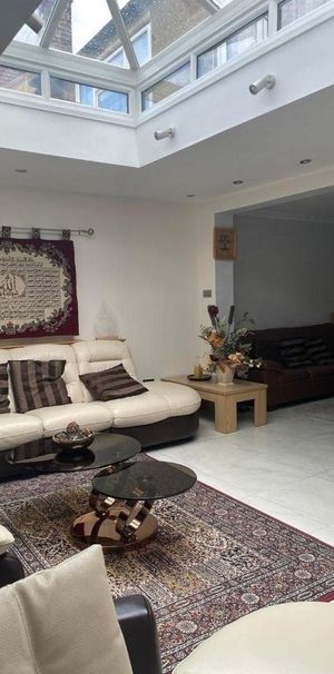 4 bedroom semi-detached house to rent - Photo 1